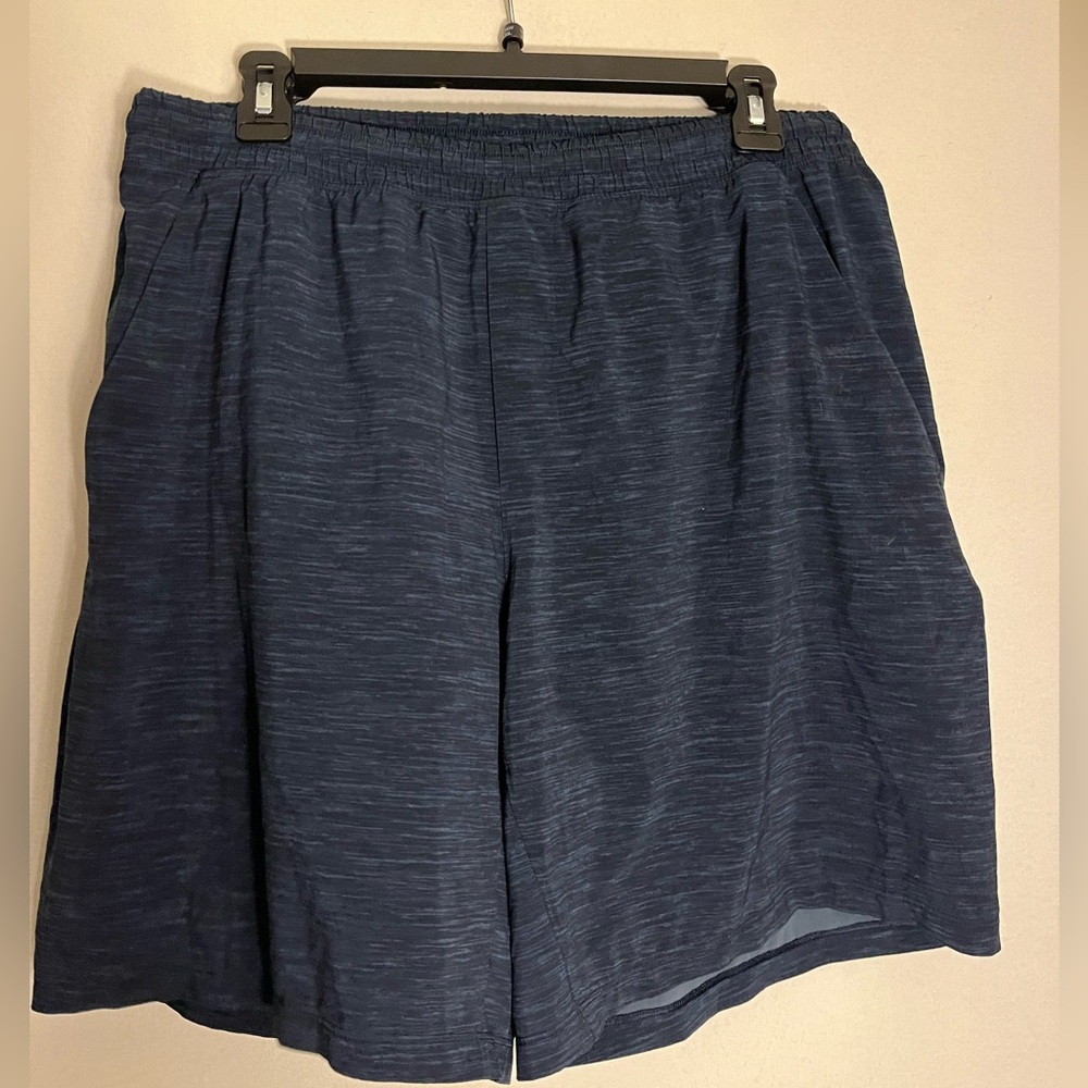 Almost new Mens Lululemon Pacebreaker 9” lined short.